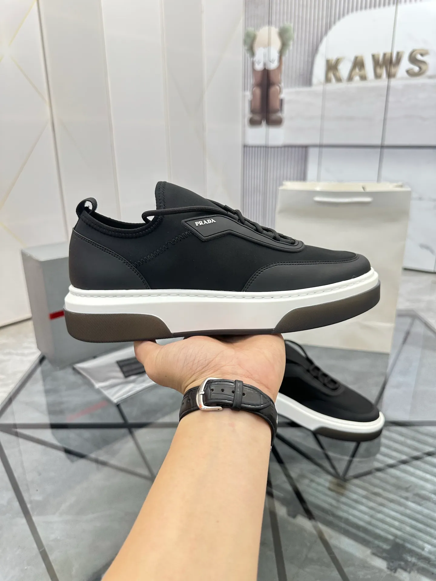 Men's shoes for sale 💰: 💰P600¥ High-end top quality Product trademark: Prada *"Prada*" low-top casual shoes Regular size: 38-45 (can be customized to 46) Product materials: Upper imported glue splicing original material, breathable lining, cowhide foot pads, original outsole. Number: 832